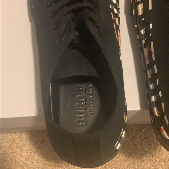 Burberry sneakers - Picture 2 of 4